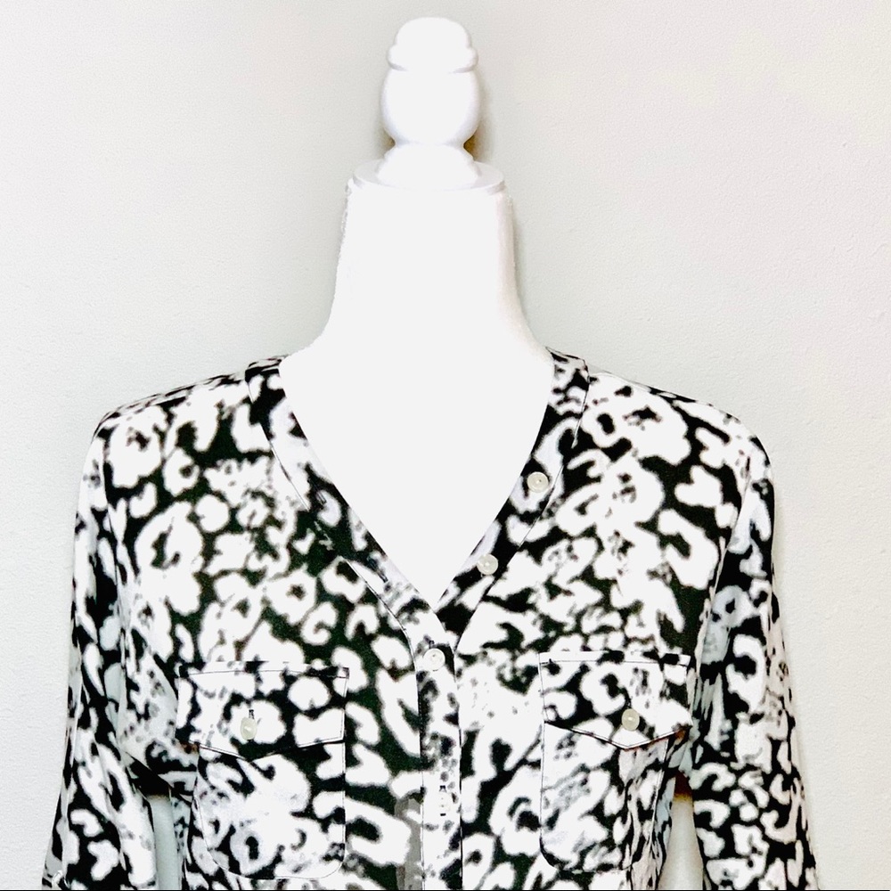 The Limited White and Gray Button Down Top - Picture 3 of 5